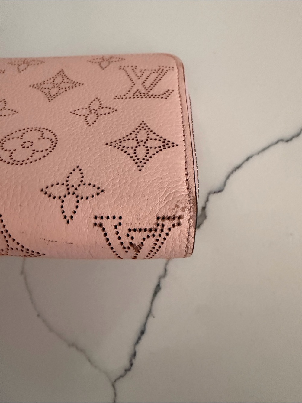 Louis Vuitton Blush Mahina Monogram Zippy - Picture 9 of 11